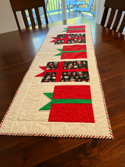 Table Runner, Christmas Presents