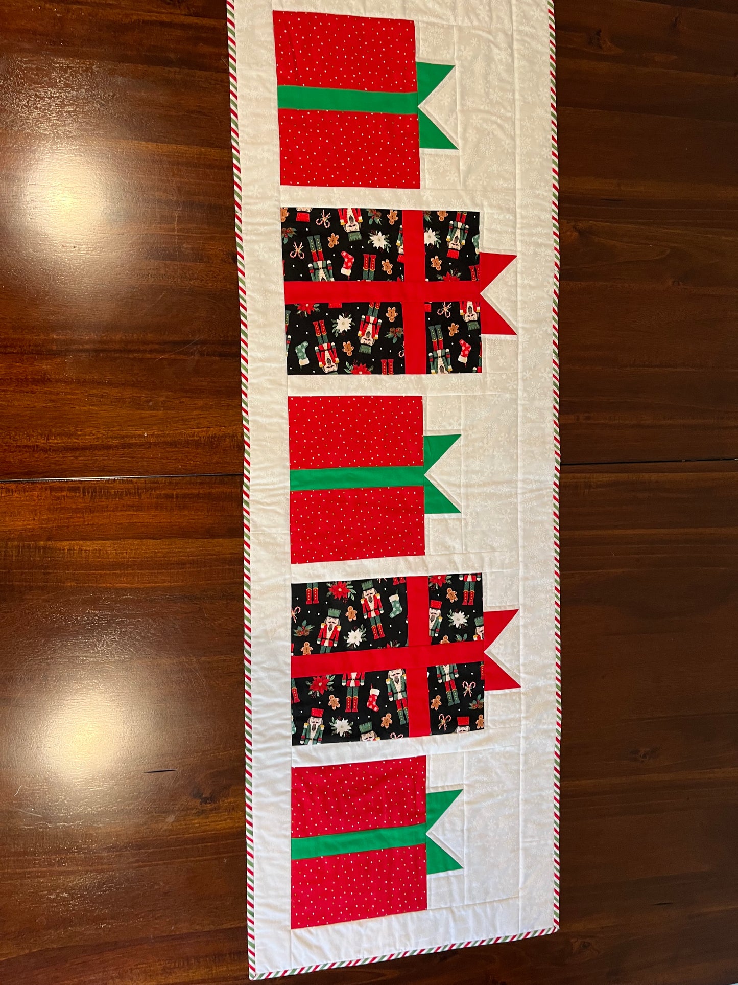 Table Runner, Christmas Presents