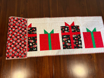 Table Runner, Christmas Presents