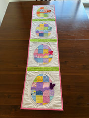 Table Runner, Easter Egg