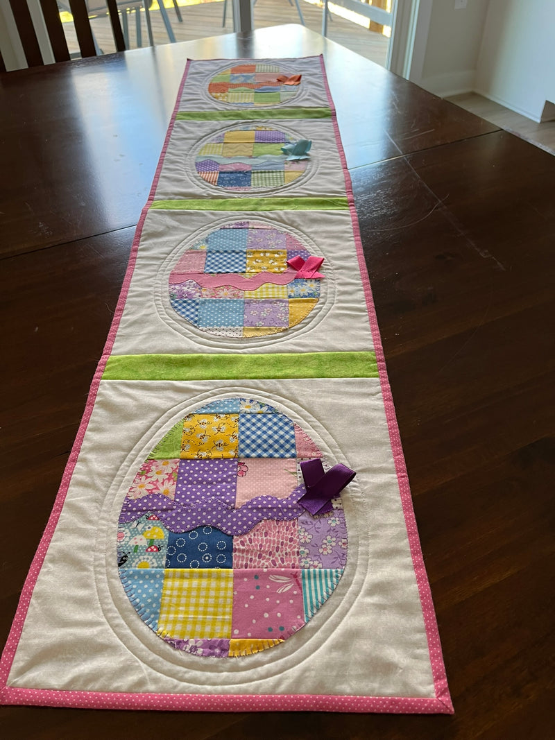 Table Runner, Easter Egg