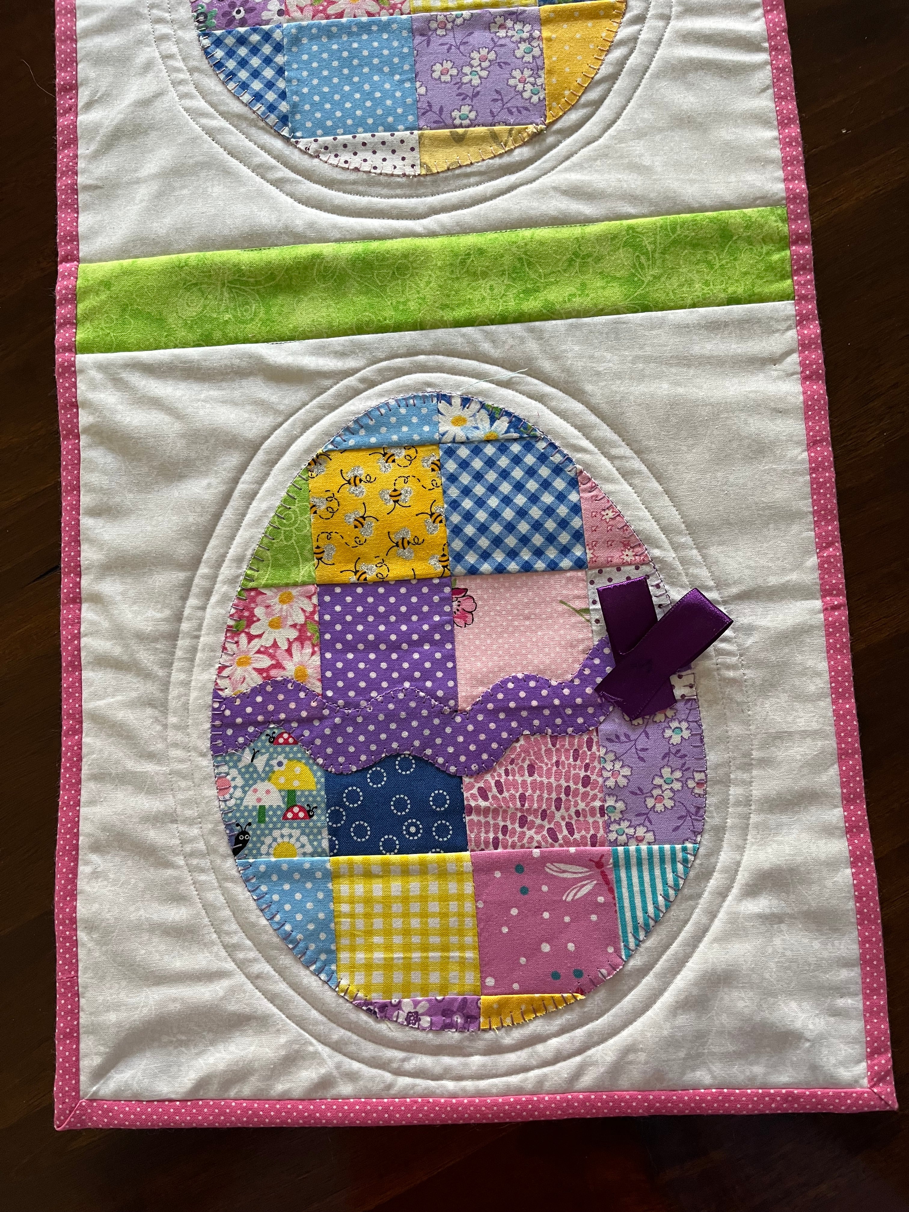Table Runner, Easter Egg