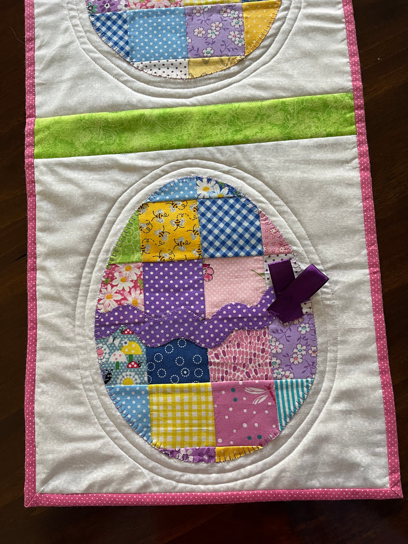 Table Runner, Easter Egg